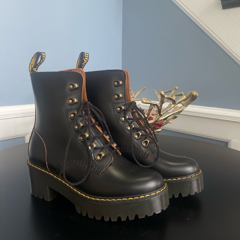 LEONA WOMEN'S VINTAGE SMOOTH LEATHER HEELED BOOTS